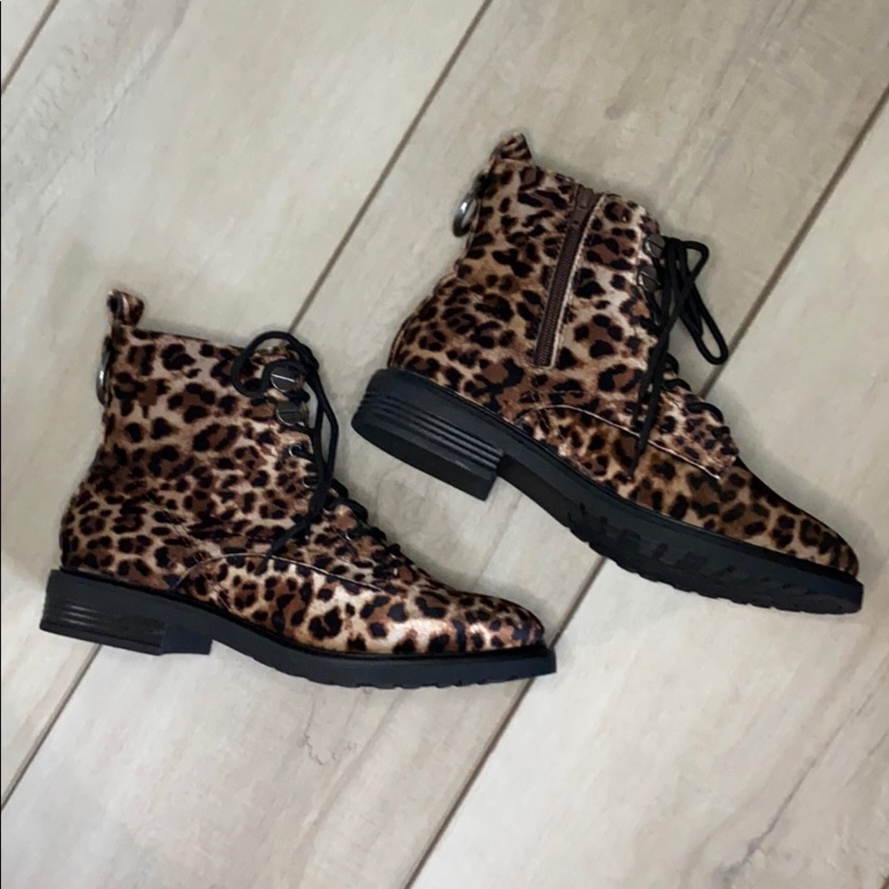 NIB Leopard Combat Boots